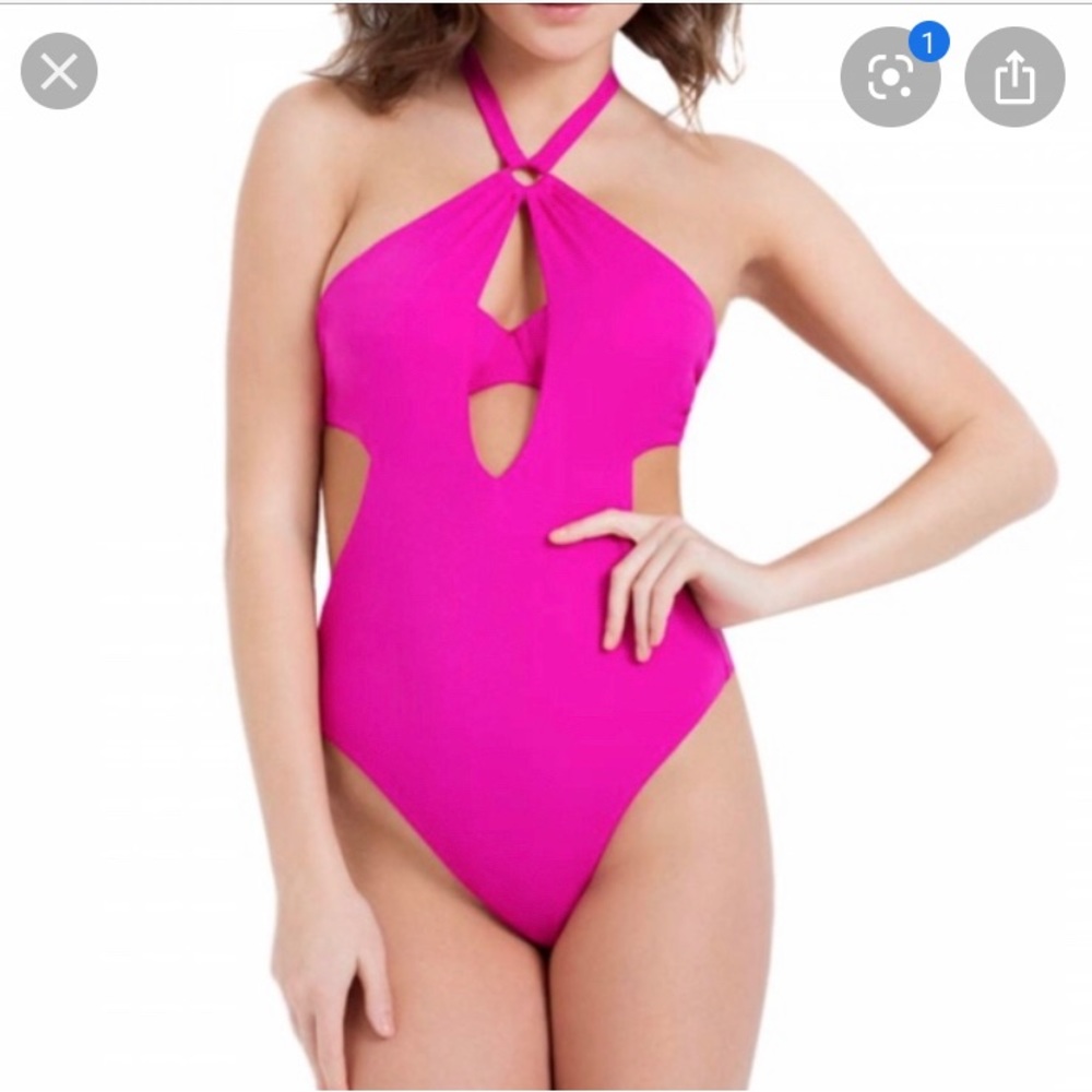 L'agent Adrina Monokini